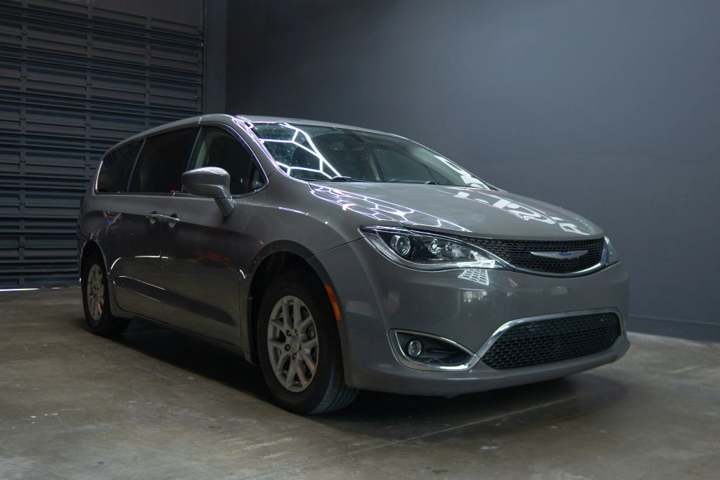 2020 Chrysler Pacifica Touring's photo